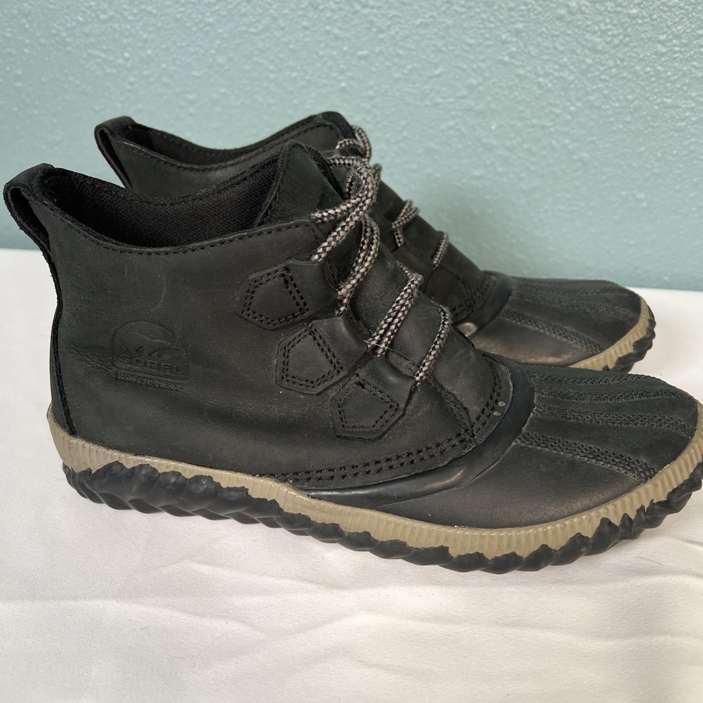 Sorel Out N About Black duck Boots  Women's size 8.5‎ Classic Duck